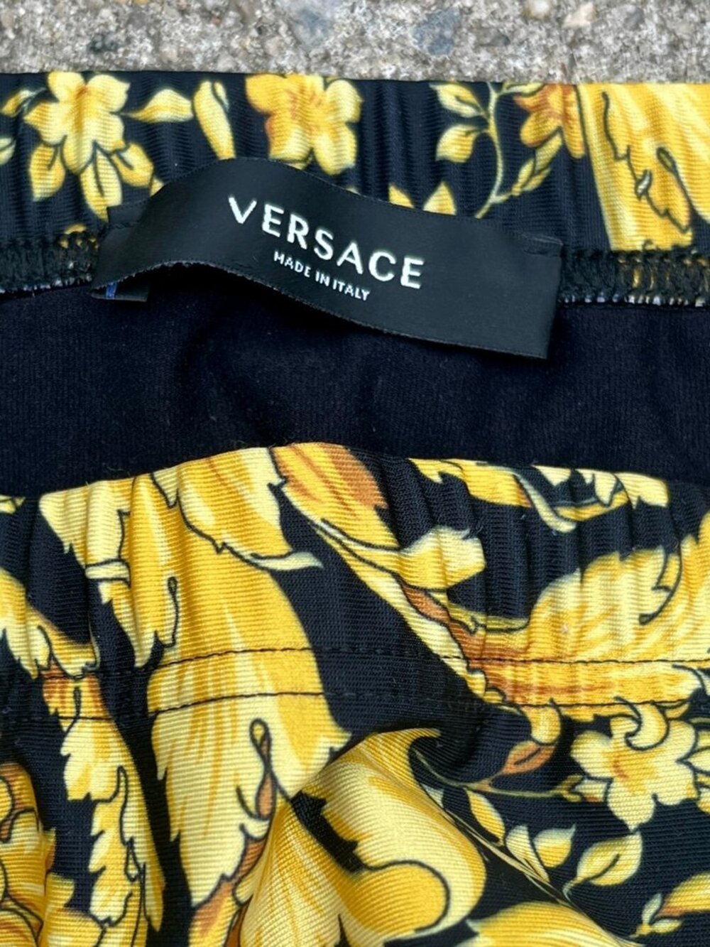 VERSACE BAROCCO SWIM BRIEFS - SIZE IT 4 / US MEDIUM - Picture 3 of 4